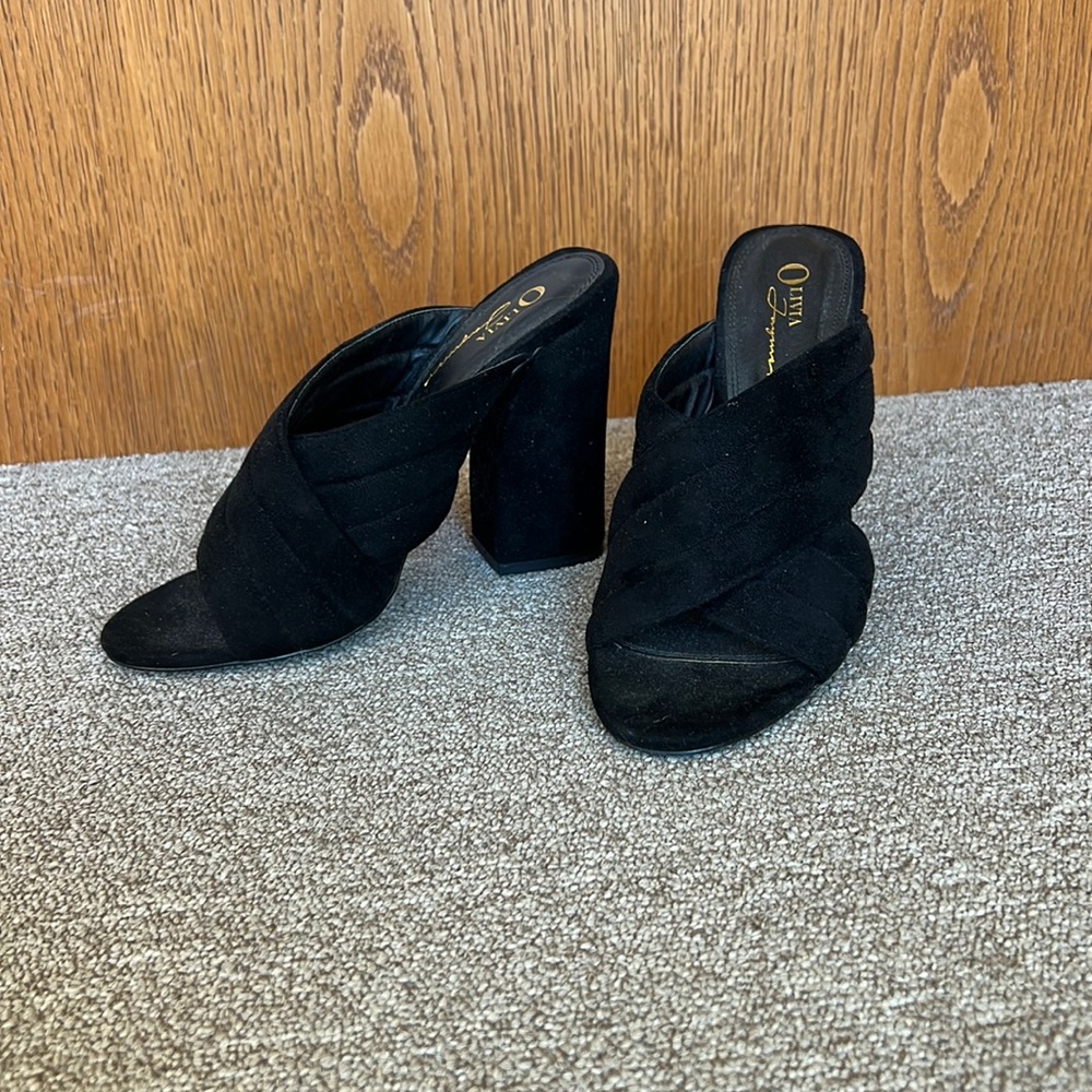 OLIVIA FARGIANO SHOES BLACK VELVET HEELS SIZE 9